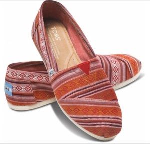 Red patterned Toms